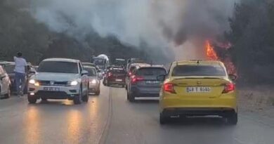 Bodrum'da motosikletle çarpışan araçta yangın çıktı 1 ölü, 2 yaralı