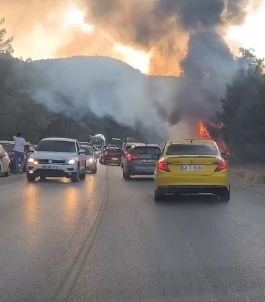 Bodrum'da motosikletle çarpışan araçta yangın çıktı 1 ölü, 2 yaralı