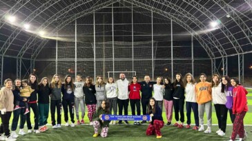 Muğla’nın U16 kızları Hokey takımı ilk maçını kazandı