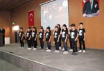 İlkokul öğrencileri Çanakkale türküsünü işaret diliyle seslendirdi