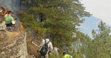 Alevlerin gölgesinde dinlenen kahramanlar