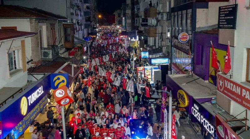 Bayraklı’da Cumhuriyetin 101’inci yılında büyük coşku