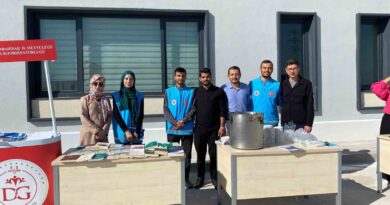 İlahiyat Fakültesi’nde tanıtım standı açıldı