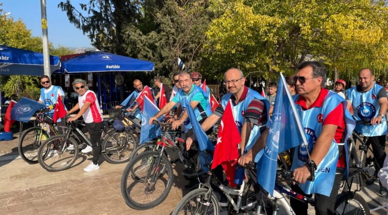 Köyceğiz’de Cumhuriyet Bayramı’nı pedal çevirerek kutladılar