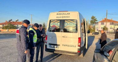 Kütahya Jandarma Trafik Timleri, okul servis araçlarını denetledi