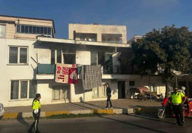 Trafik polisleri yangının büyümesini önledi