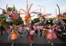 Uluslararası Kuşadası Sokak Festivali’nin açılışı Rio karnavalını aratmadı