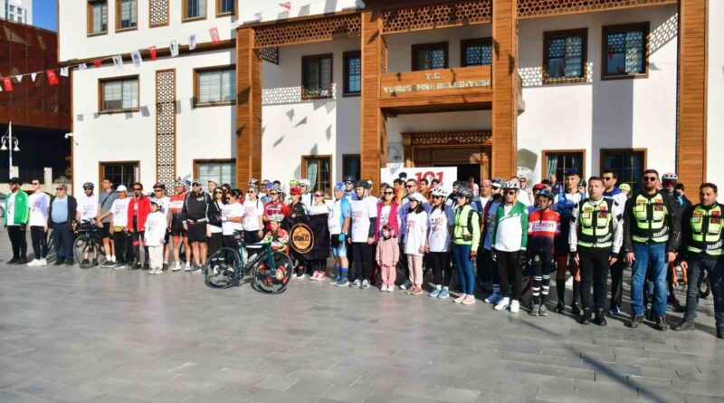 Yunusemre’de cumhuriyet için 101 kilometre pedal çevirdiler