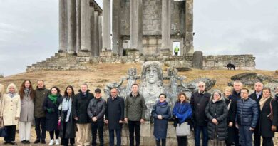 AB büyükelçileri, Çavdarhisar Aizanoi Antik Kenti’ni gezdi