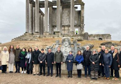 AB büyükelçileri, Çavdarhisar Aizanoi Antik Kenti’ni gezdi