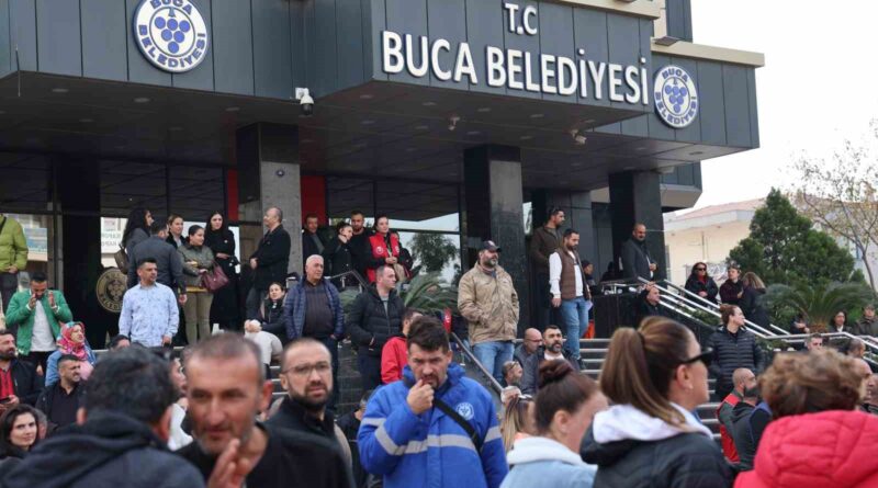 Buca Belediyesi çalışanları iş bıraktı