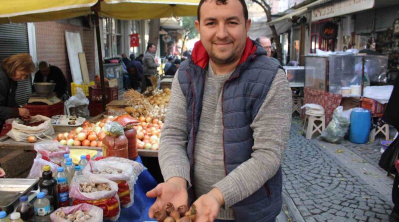 Dağlarda kendiliğinden yetişen beşbıyık tezgahlarda yerini aldı