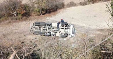 Freni boşalan beton mikseri yoldan çıktı: 1 yaralı