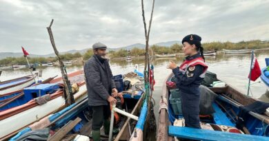 Jandarma Bafa Gölü’nde denetimlere devam ediyor