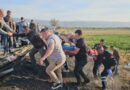 Viraja hızlı giren otomobil ve motosiklet ardı ardına kaza yaptı: 1 yaralı