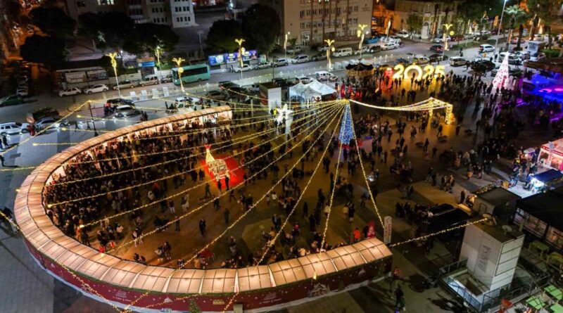 Cumhuriyet Meydanı’nda Yeni Yıl Panayırı açıldı