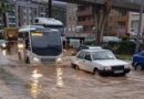 Milas’ta sağanak yağış yolları göle çevirdi