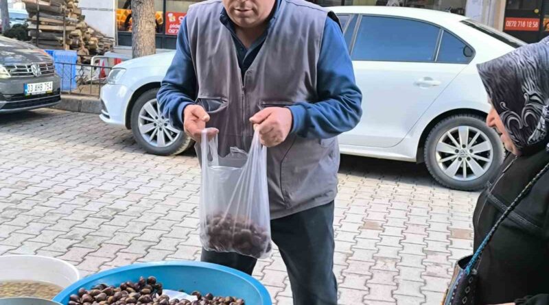 (ÖZEL) Kilosu 200 lirayı bulan kestane yine kış mevsiminin vazgeçilmezleri arasında