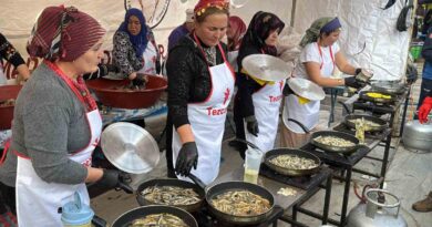 Bodrum’da hamsi ziyafeti: 3 ton hamsi dağıtıldı