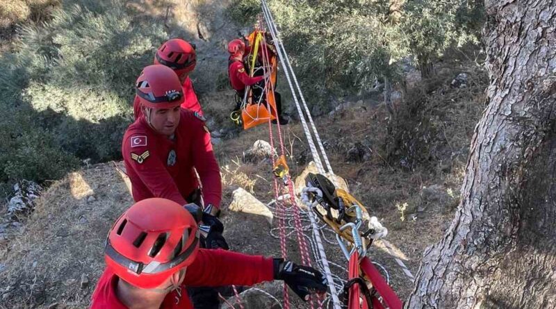 Kanyonda mahsur kalan vatandaşları jandarma kurtardı