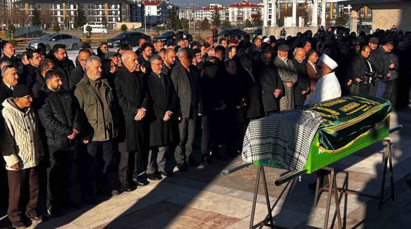 Kurtulmuş, kanaat önderinin cenaze törenine katıldı