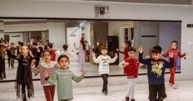 Kuşadası’nda halk oyunları gelecek kuşaklara aktarılıyor