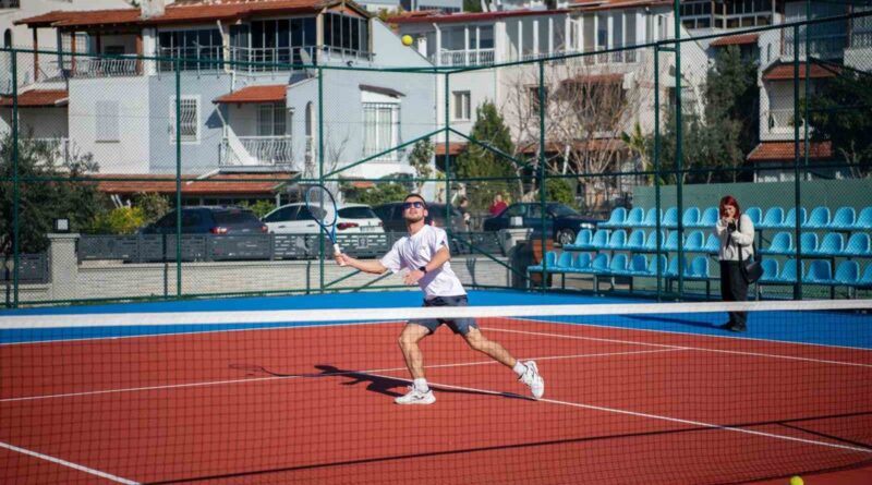 Kuşadası’nın ilk tenis kulübü kapılarını açtı