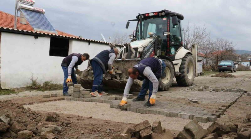 Manisa’da kırsal mahallelere hizmet yağıyor