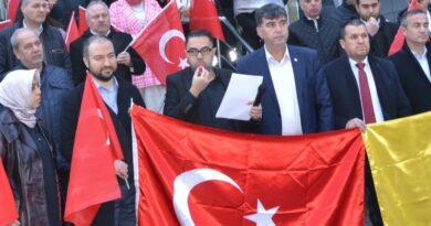 Manisa’da PTT çalışanlarından düdüklü protesto