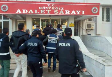 Sahte polisler, gerçek polislere yakalandı