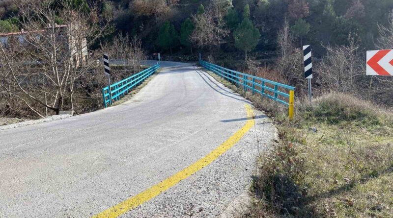 Salihli ve Alaşehir’de köprü korkulukları yenilendi