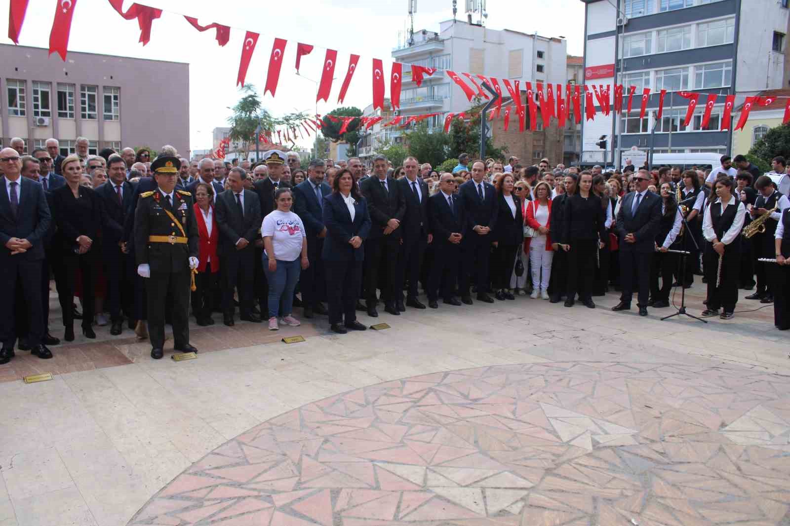 aydinda-29-ekim-kutlamalari-celenk-sunma-toreni-basladi-vc9tPXFV.jpg