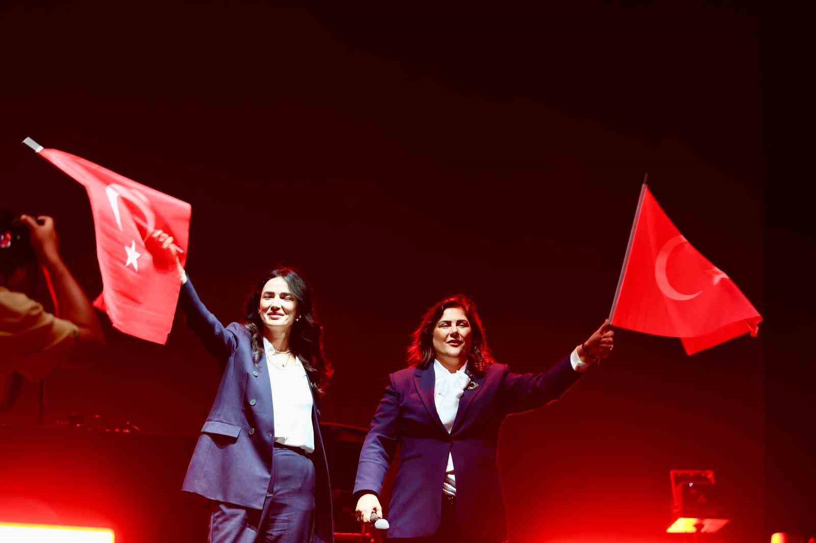 aydinda-cumhuriyet-coskusu-60-bin-kisi-aydinfestin-finalinde-bulustu-TCdpErRS.jpg