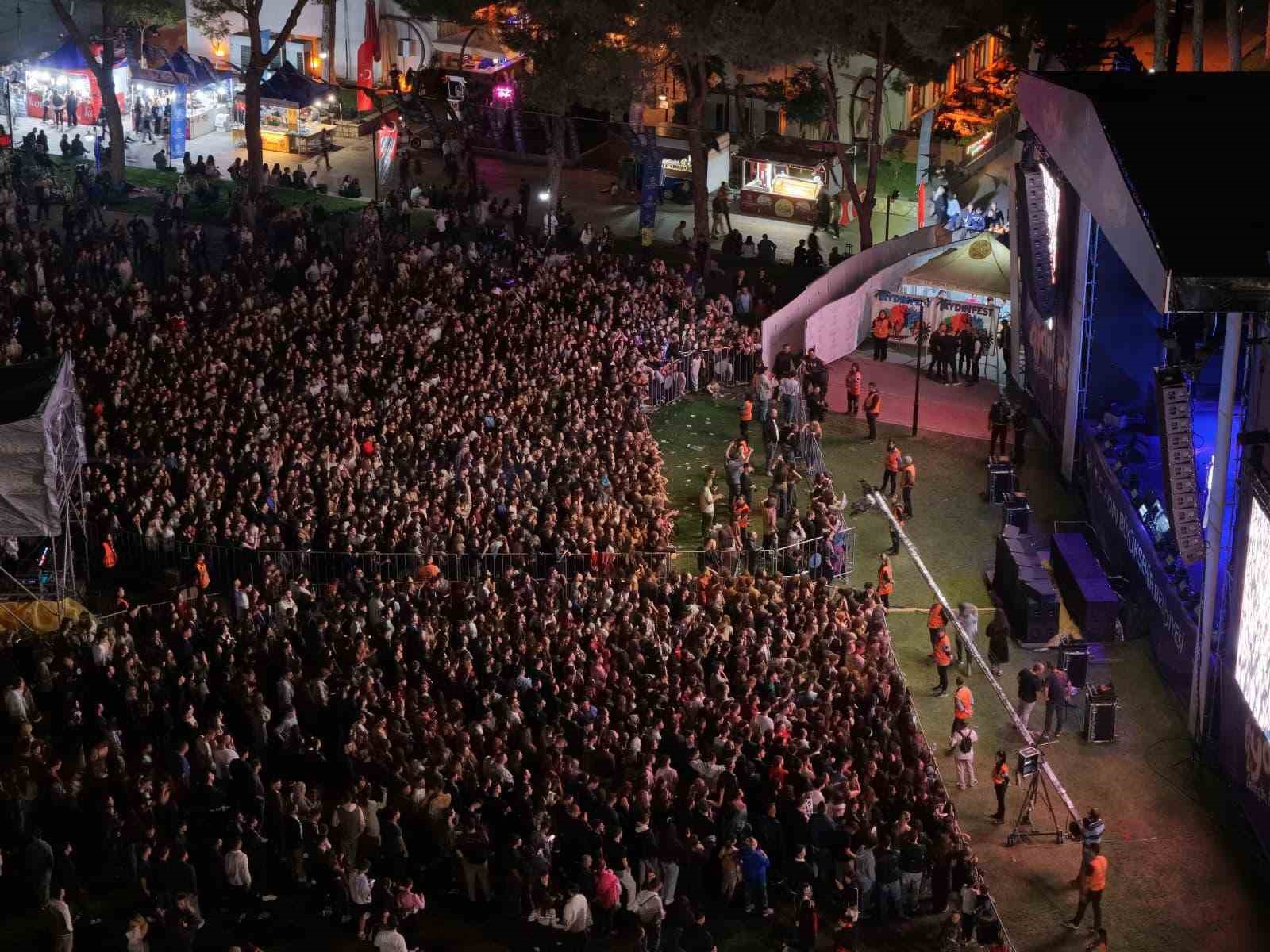 aydinfest-coskuyla-basladi-tekstil-park-doldu-tasti-X8WgNpZd.jpg