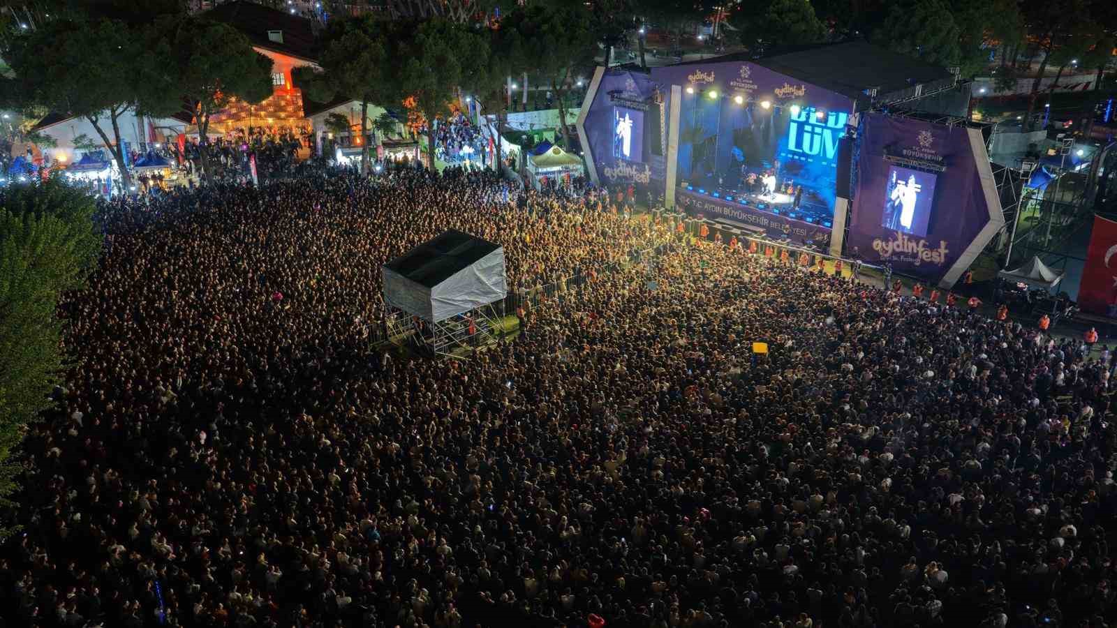 aydinfestte-55-bin-kisi-muzikle-bulustu-8zqQHc5n.jpg