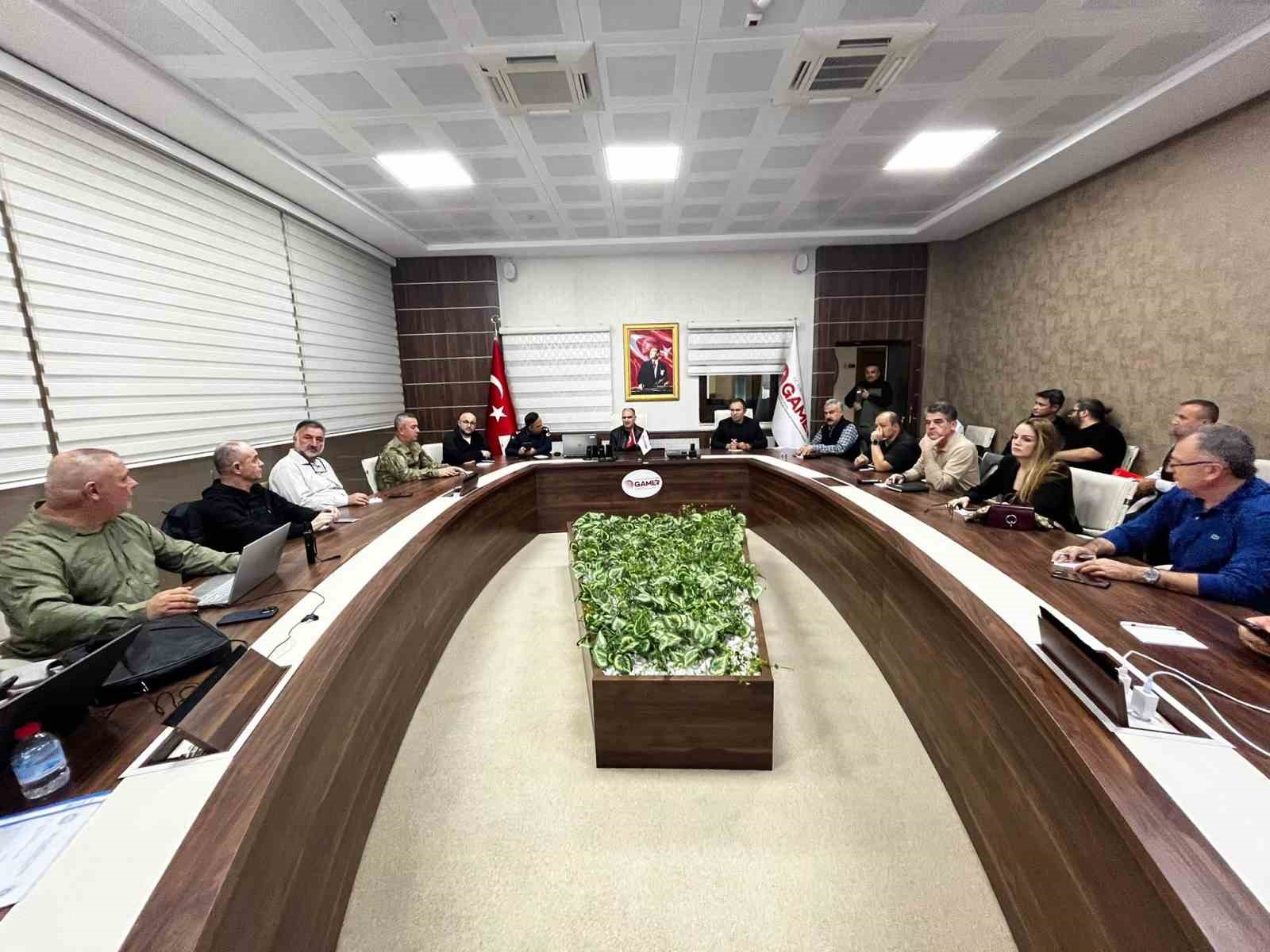balikesir-depremi-sonrasi-manisada-kriz-yonetimi-devrede-lVpzIqLN.jpg