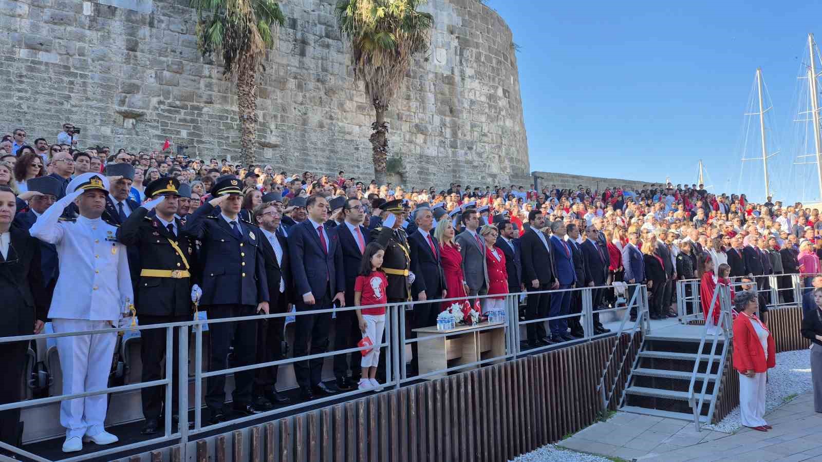 bodrum-kalesinde-bayram-coskusu-SWFIeUUL.jpg