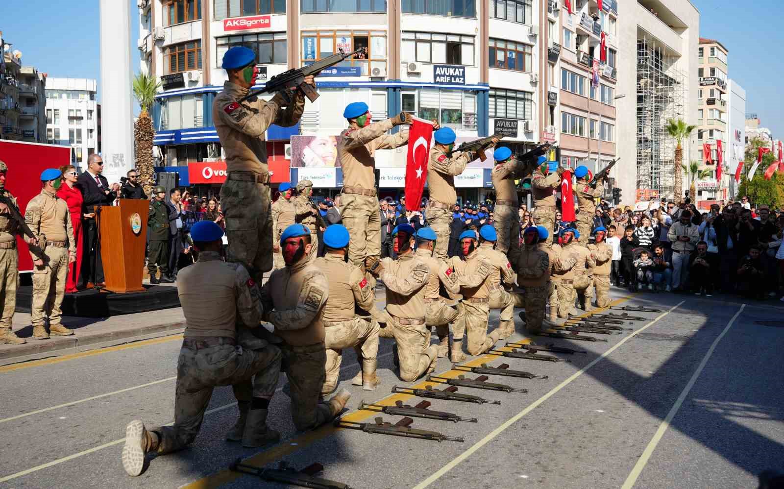 denizlide-cumhuriyetin-102-yili-coskuyla-kutlandi-2q1MEjqW.jpg
