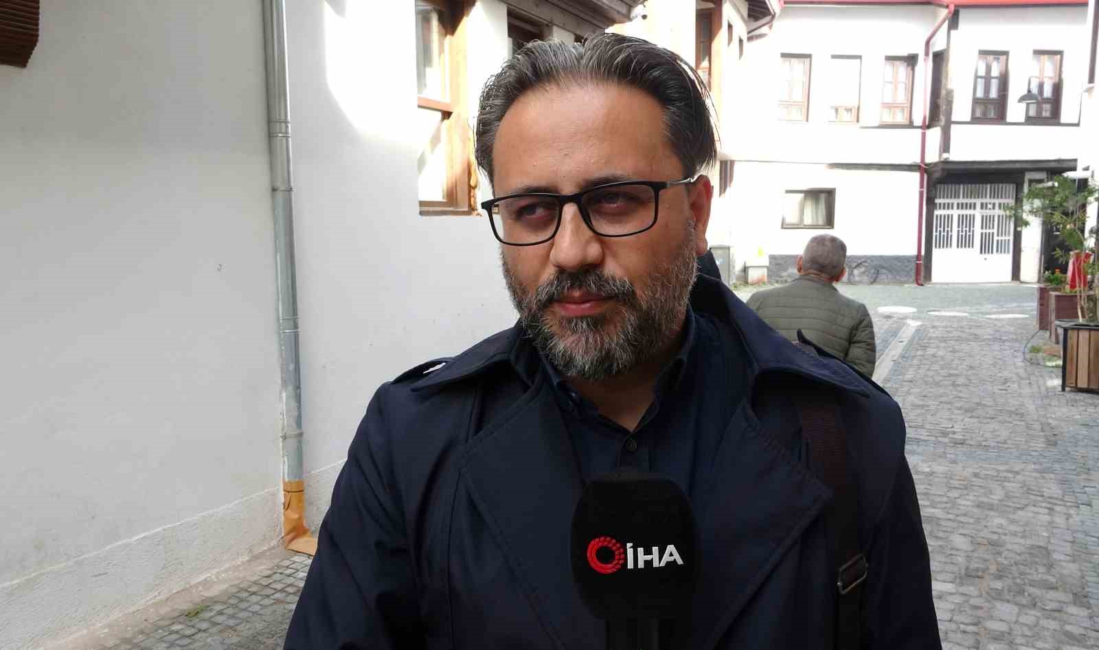 doc-dr-abdullah-erdem-tas-modern-hayat-insanlari-yalnizlastiriyor-Nis3UPI9.jpg