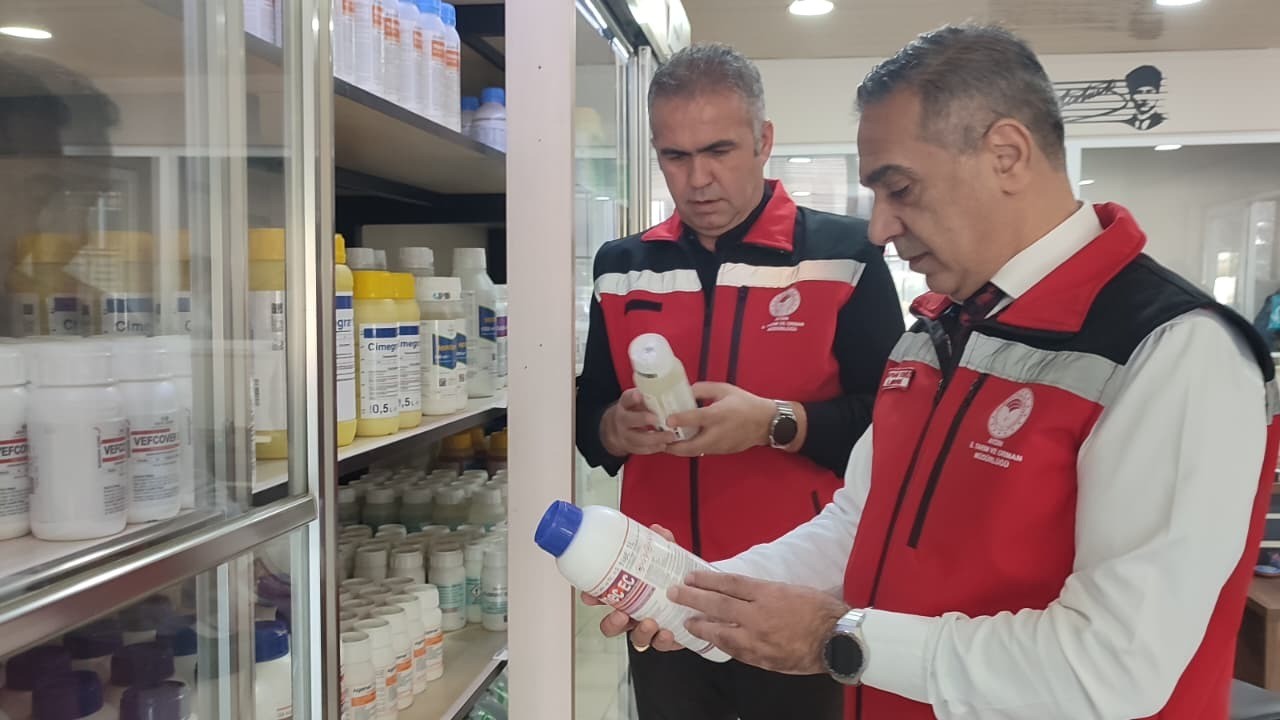 efelerde-zirai-ilac-ve-gubre-bayileri-denetlendi-YjsrjWWD.jpg
