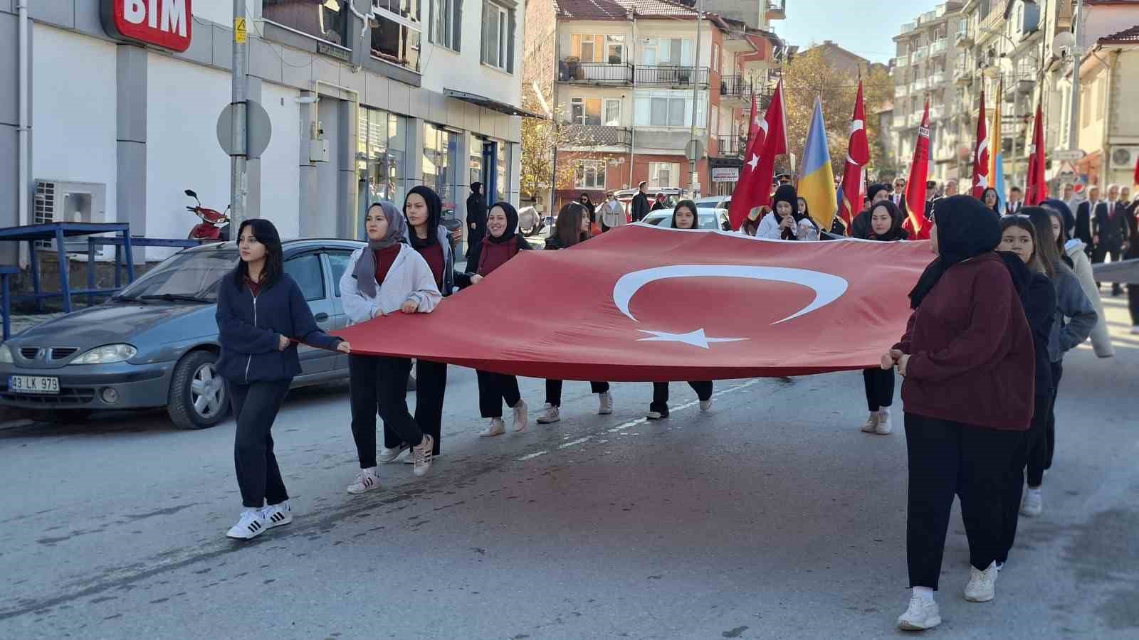 hisarcikta-cumhuriyet-yuruyusu-aLZfLvIU.jpg