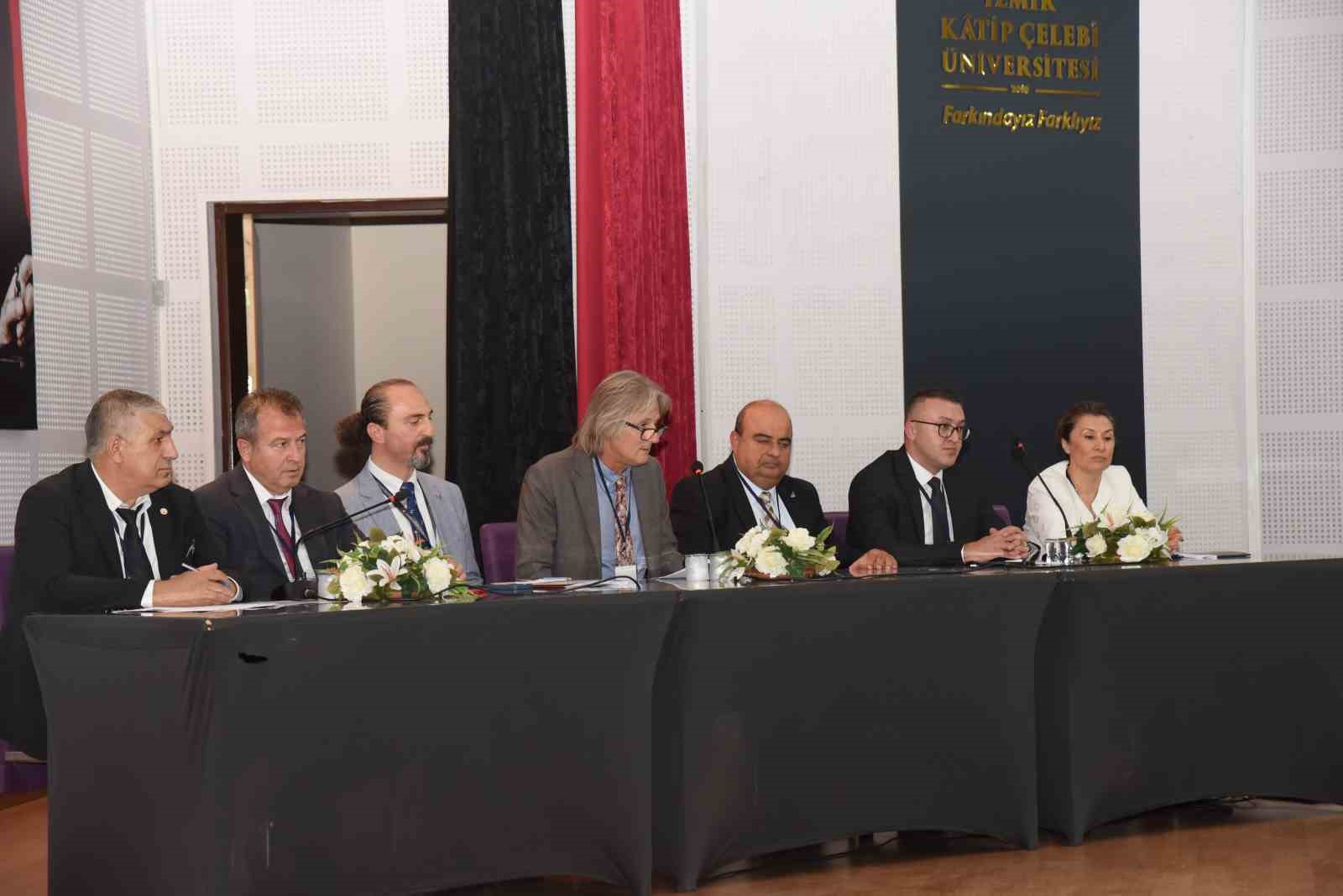 izmir-iki-onemli-balikcilik-toplantisina-ev-sahipligi-yapti-FdYm3iG2.jpg
