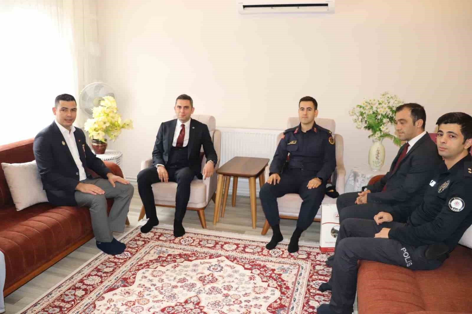kaymakam-yildizdan-ilk-ziyaret-milli-mucadele-kahramani-halil-efenin-mezarina-ueQDkkrS.jpg