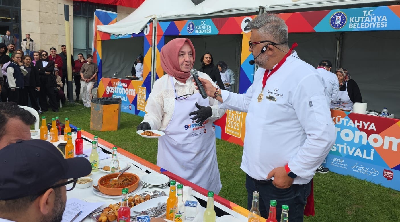 kutahyada-gastronomi-festivali-renkli-goruntulerle-sona-erdi-uh7qKOcf.jpg