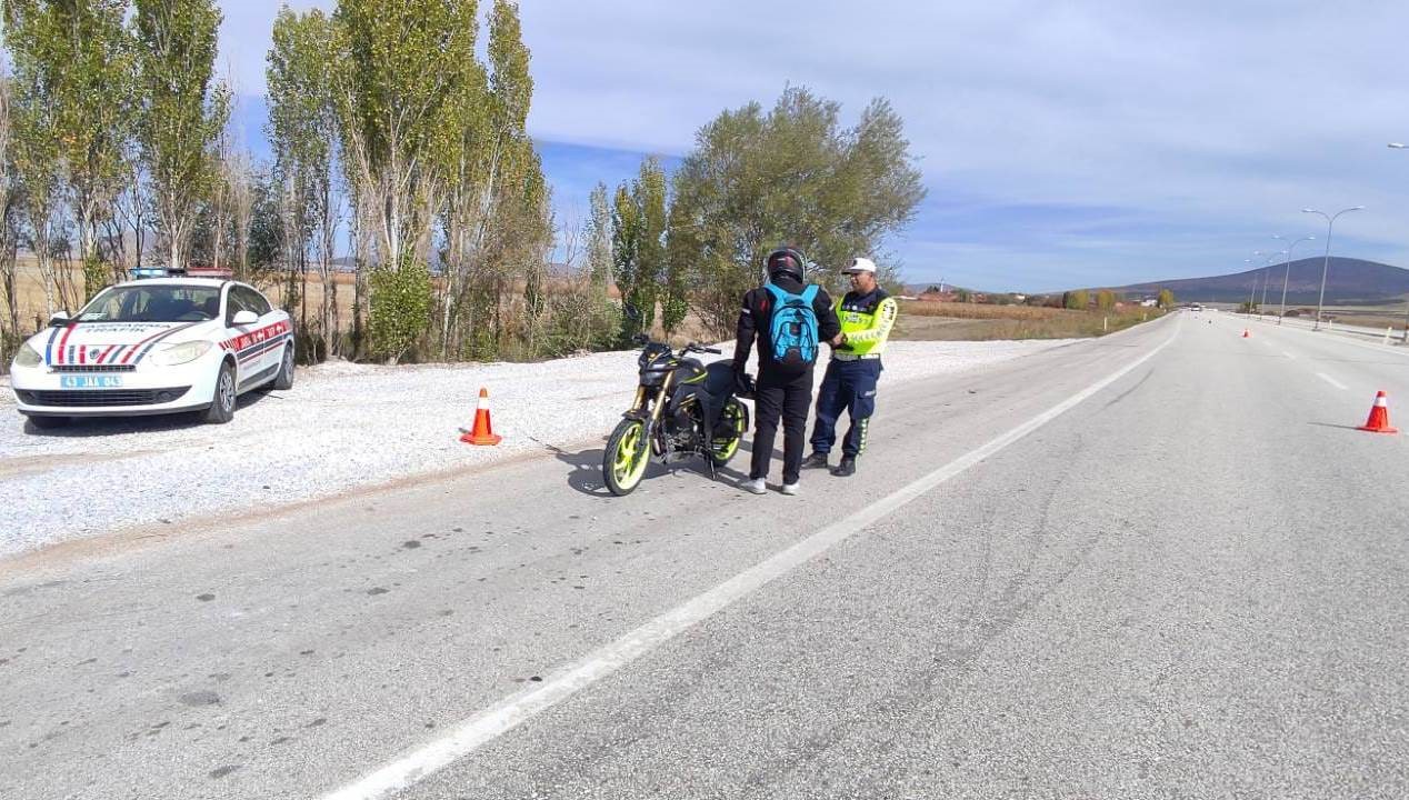 kutahyada-jandarmadan-motosiklet-ve-motorlu-bisiklet-denetimi-PdqhRNqU.jpg