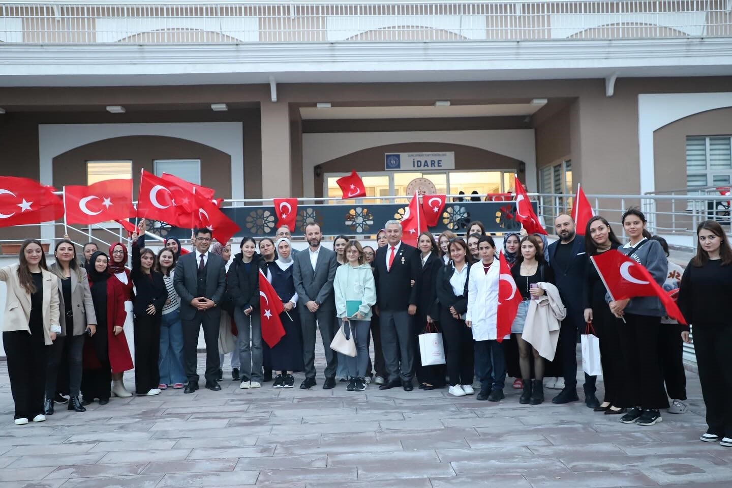 kutahyada-vatan-ve-kahramanlik-bulusmalari-duygulu-anlara-sahne-oldu-dlkmQCyK.jpg