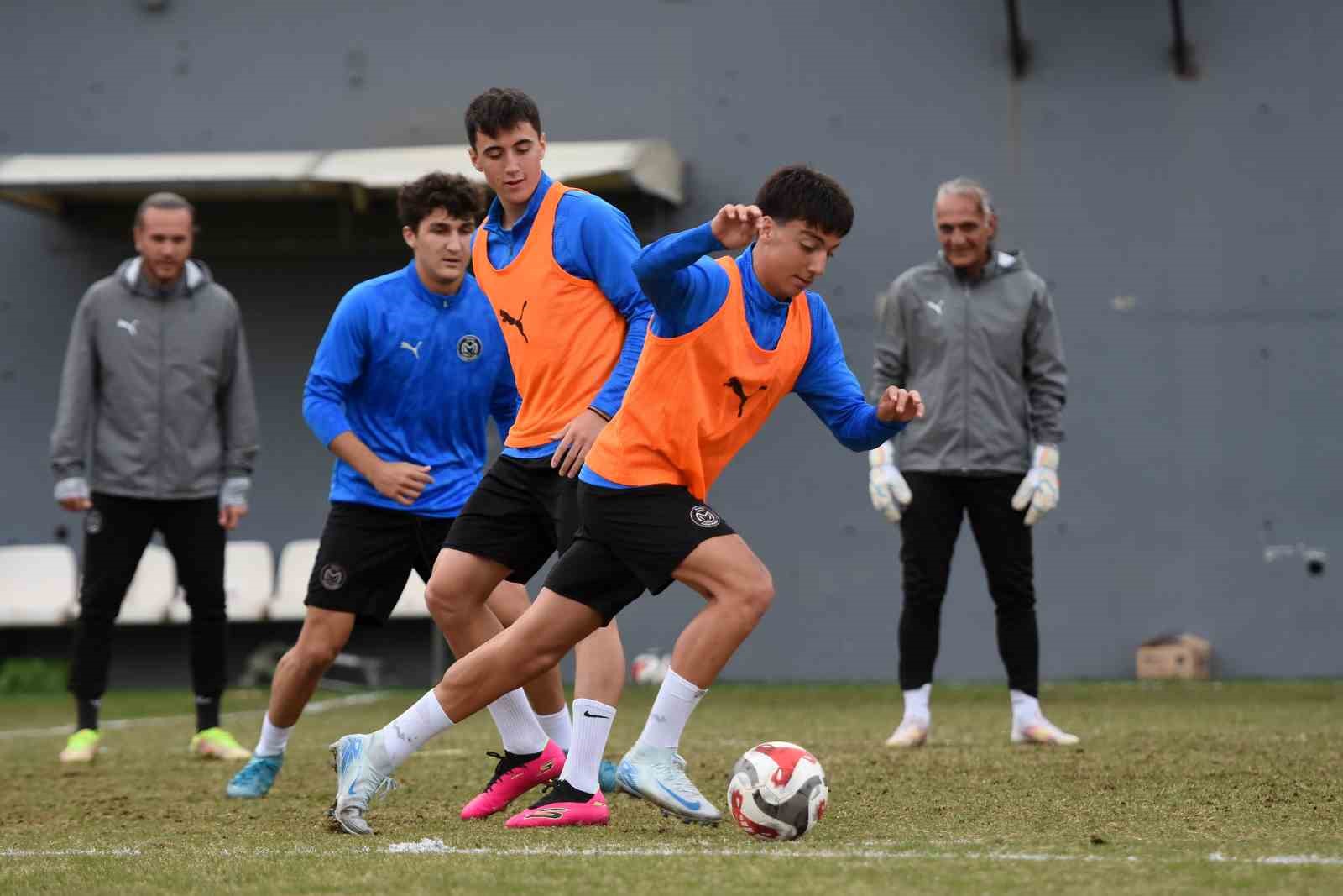 manisa-fk-muglaspor-maci-hazirliklarina-basladi-SBAF26Dd.jpg