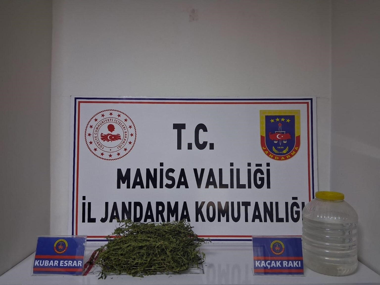 manisada-320-gram-esrar-ve-10-litre-kacak-alkol-ele-gecirildi-xTWhcdki.jpg
