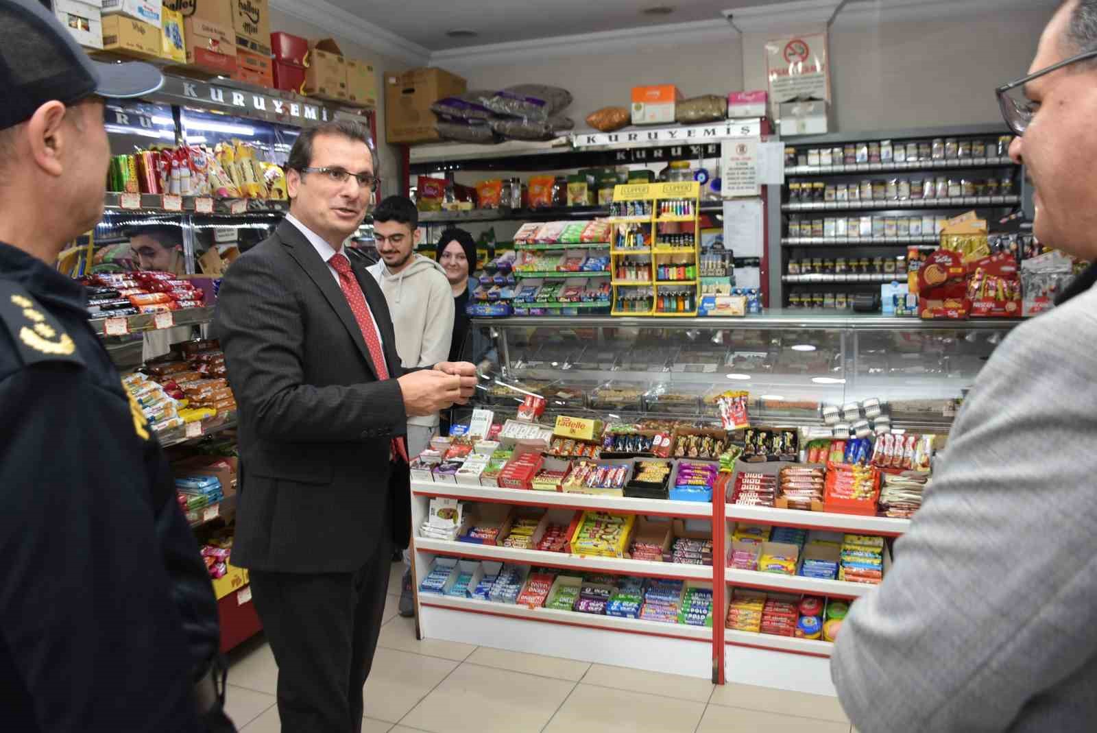 salihli-kaymakami-guldogan-esnafin-talep-ve-sorunlarini-dinledi-sQ5ACQwf.jpg