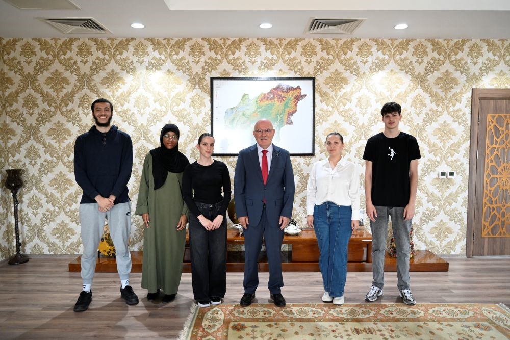 usak-universitesi-sorbonne-paris-nord-universitesi-ogrencilerini-agirliyor-ZDeprN53.jpg
